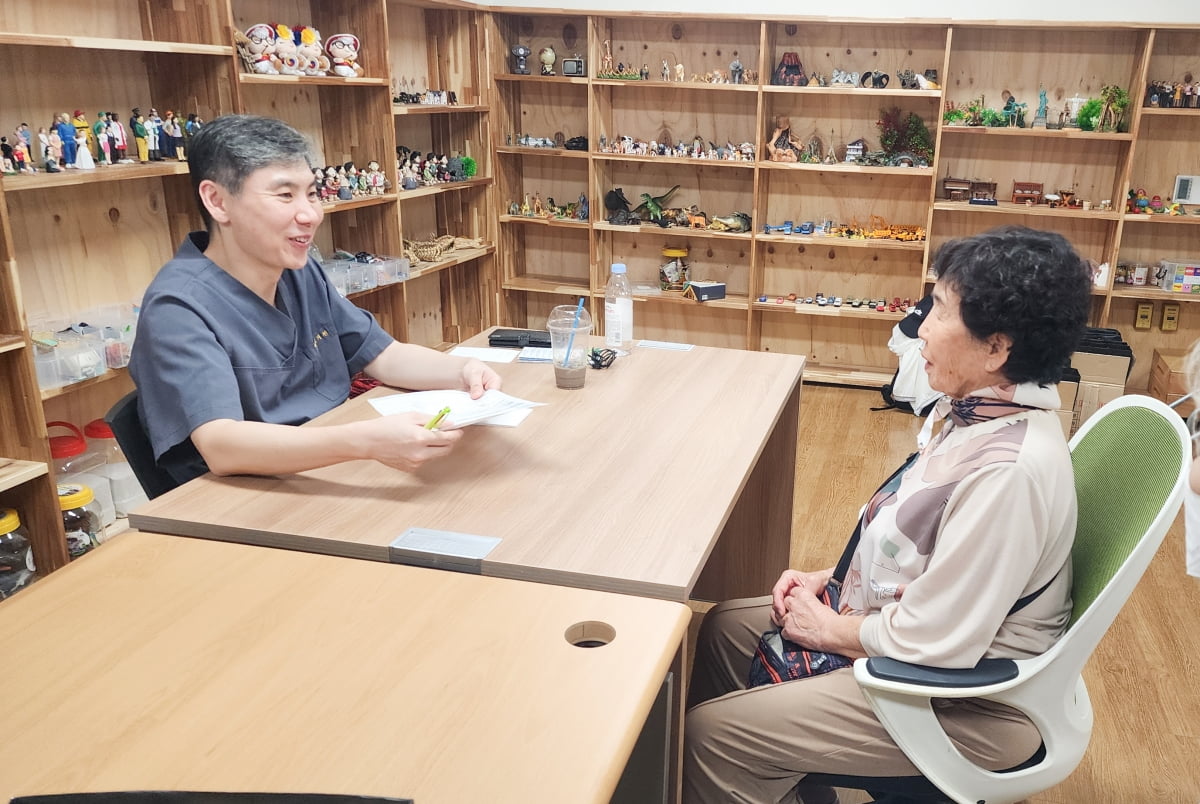 巴因迪尔扑救送礼！索兰克补射破门，热刺1-0领先曼联