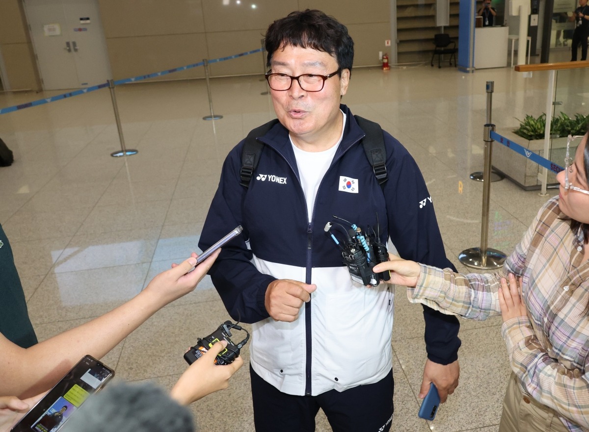 武磊因伤被担架抬出场外，国足12天后就将迎来世预赛