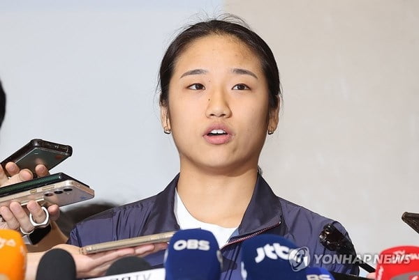 赫塞：我去巴黎半年纳赛尔就不想要我，不知他是否更喜欢我妻子
