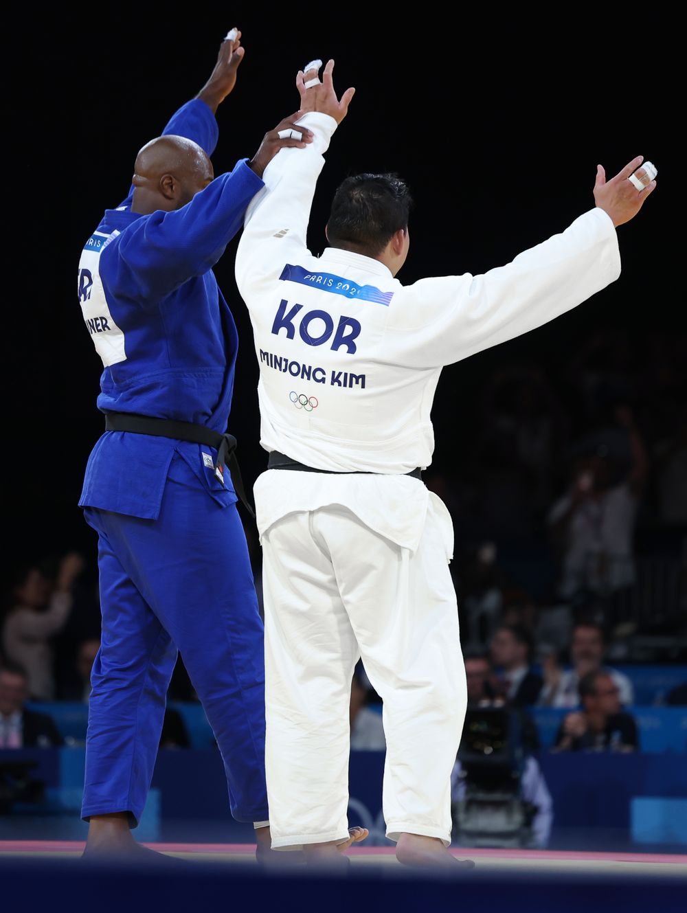 2-2！中国U16国足太牛了，巴萨式精妙进球，罕见压着打，压哨出线