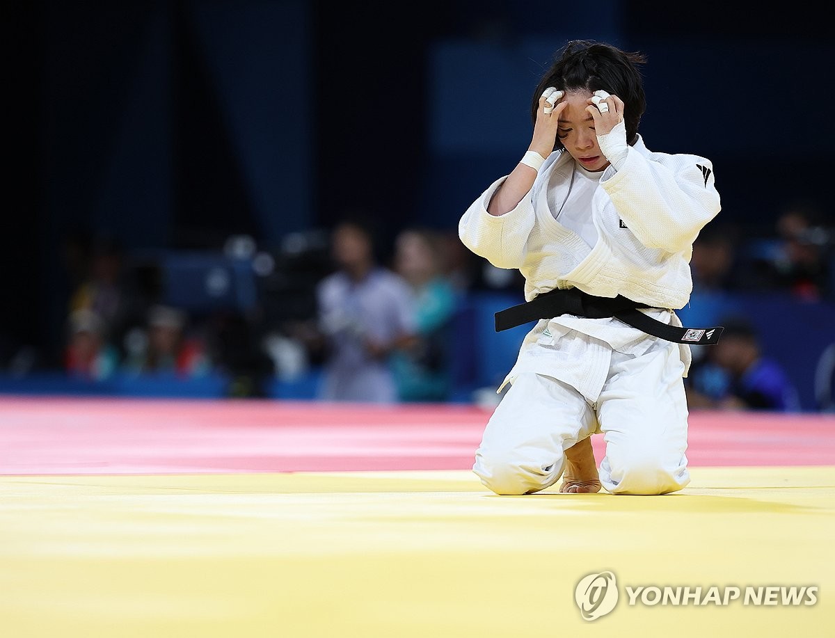 乌迪内斯门将被女友指控家暴，身体存在多处淤青