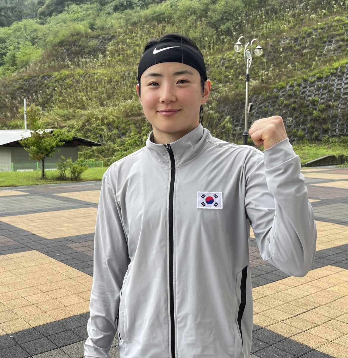 训练被球员误伤！穆里尼奥痛苦倒地被人搀扶离场