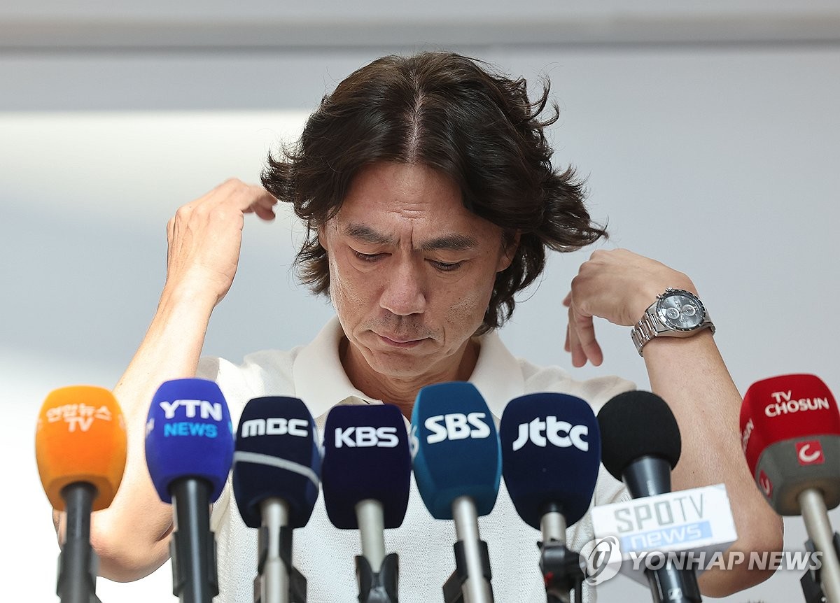 姚明任期内中国男篮完成了历史上第一次归化：引进李凯尔