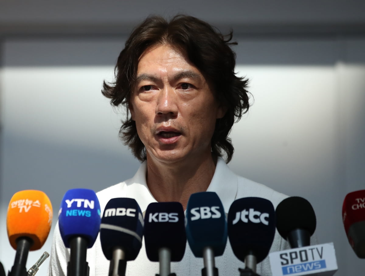 卡里乌斯：夏窗收到过报价但不太满意；退役是我的一个选项