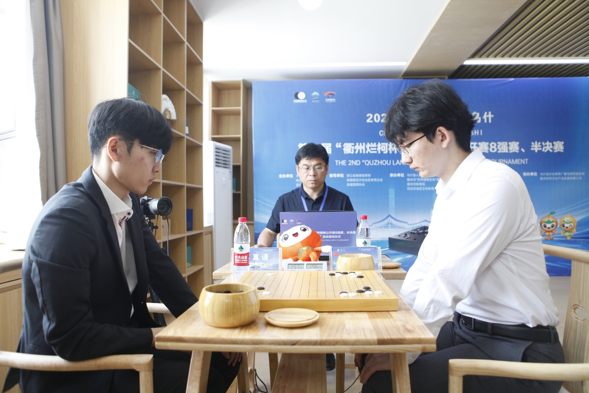 弗爷炮轰一切：欧足联暗箱金球奖，新欧冠多踢少赚