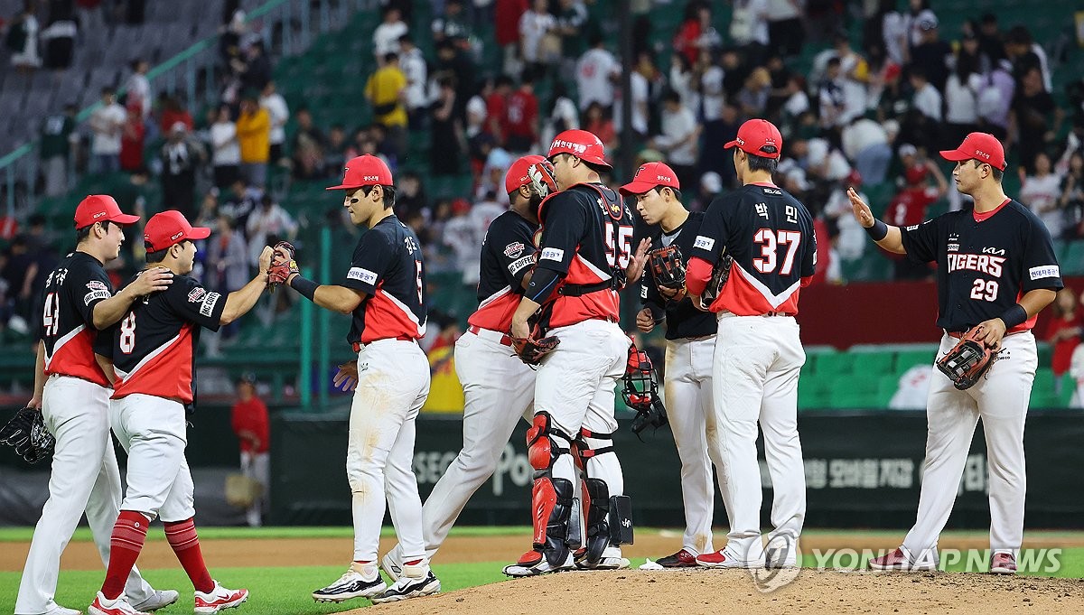 半场-利物浦暂1-1南安普顿 索博破门罗伯逊送点