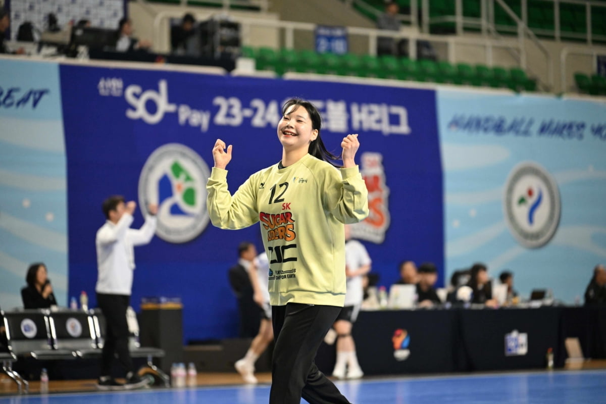卡里乌斯：夏窗收到过报价但不太满意；退役是我的一个选项