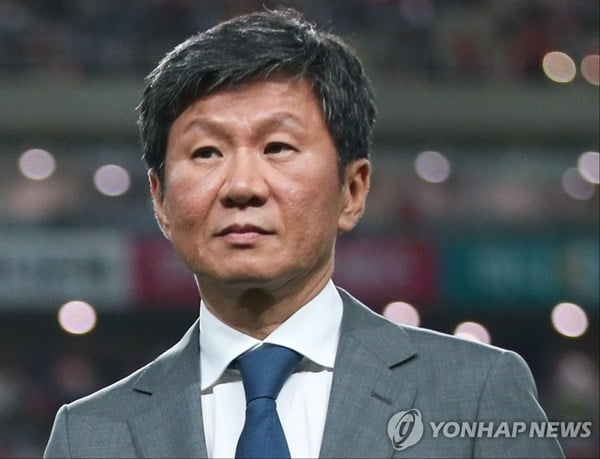 克内克特反击上篮踢到追梦 裁判经过长时间回看给了普通的进攻犯规