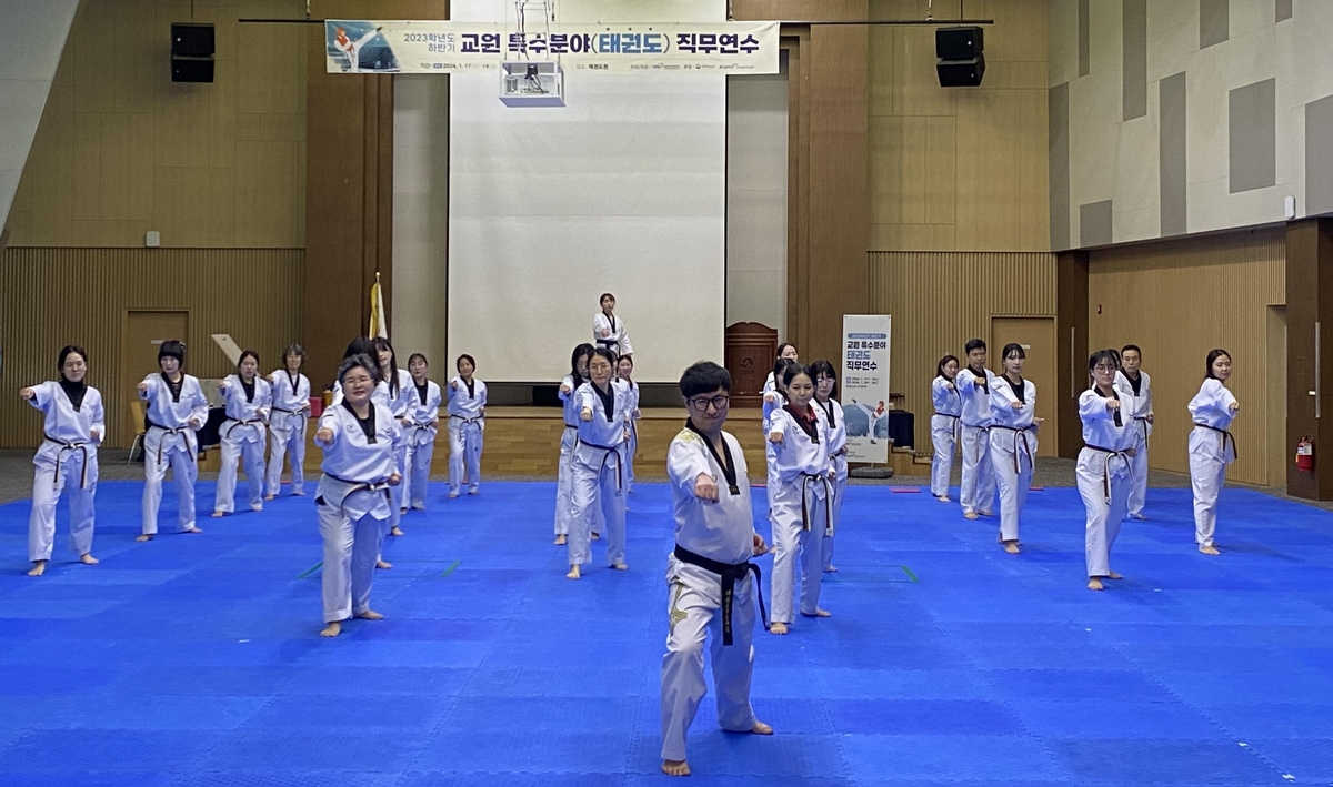 被唐斯压制！恩比德首秀半场3中0罚球8中8